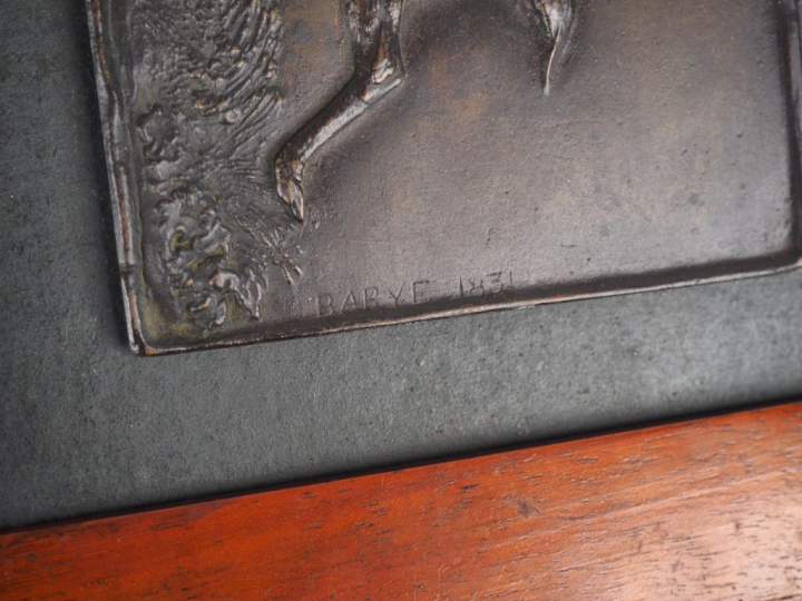 BARYE.  "le cerf courant".  Plaque en bronze signée et datée 1831. H. 