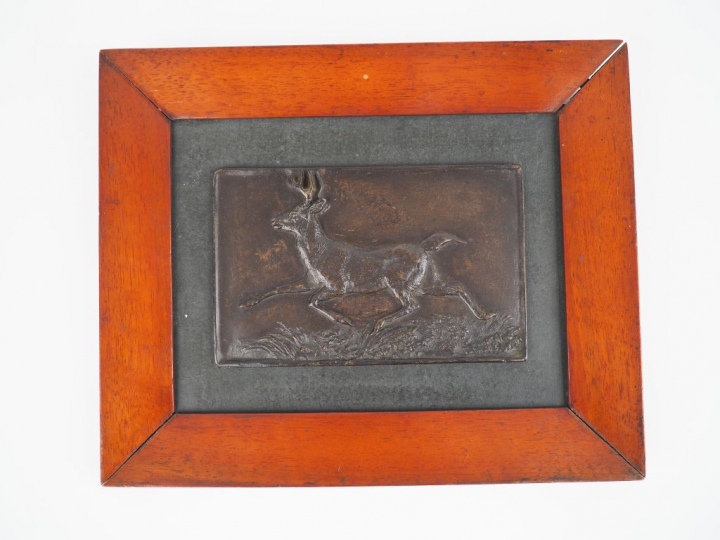 BARYE.  "le cerf courant".  Plaque en bronze signée et datée 1831. H. 