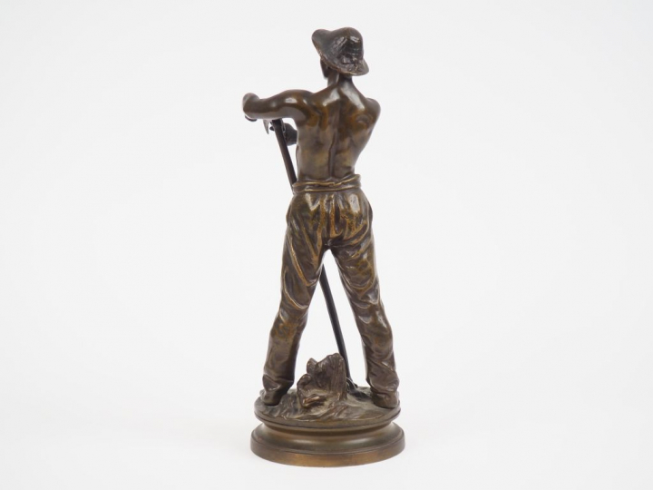 GAUDEZ. "le faucheur" Sculpture en bronze à patine brune Signée H. 32 