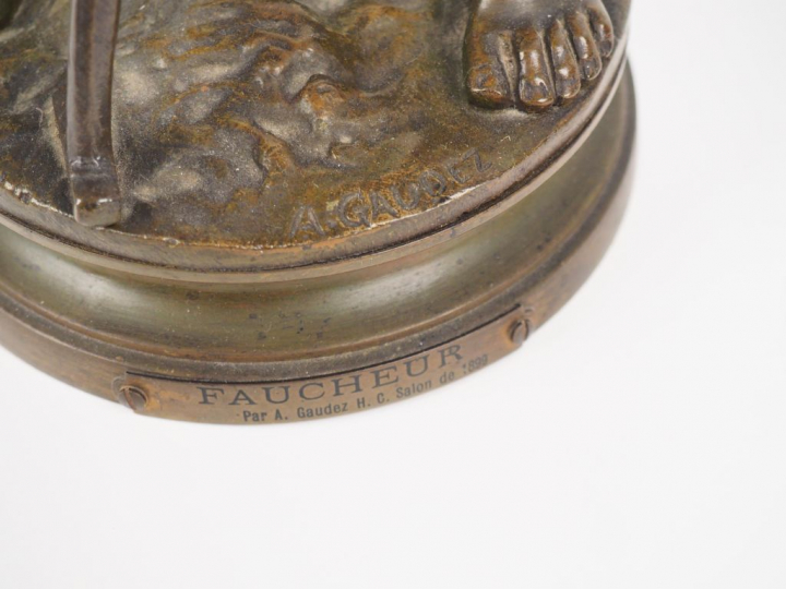 GAUDEZ. "le faucheur" Sculpture en bronze à patine brune Signée H. 32 