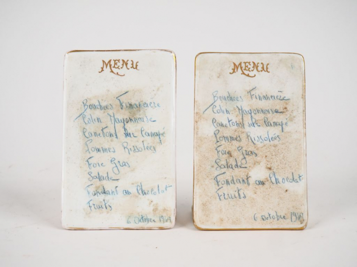 Paire de menus Napoléon III en porcelaine de Paris