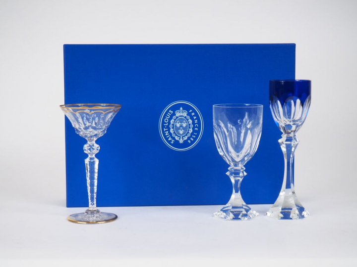 SAINT-LOUIS. Service de verres en cristal comprenant :  - 12 verres à 