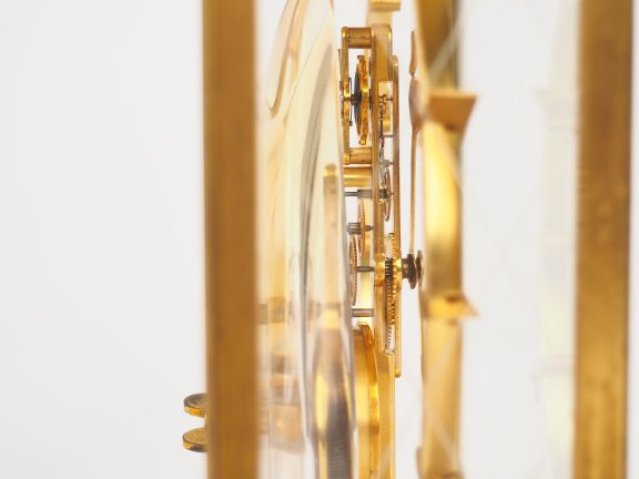 JAEGER LECOULTRE. Petite pendulette cage squelette. Dim. 16 x 11 x 5 c