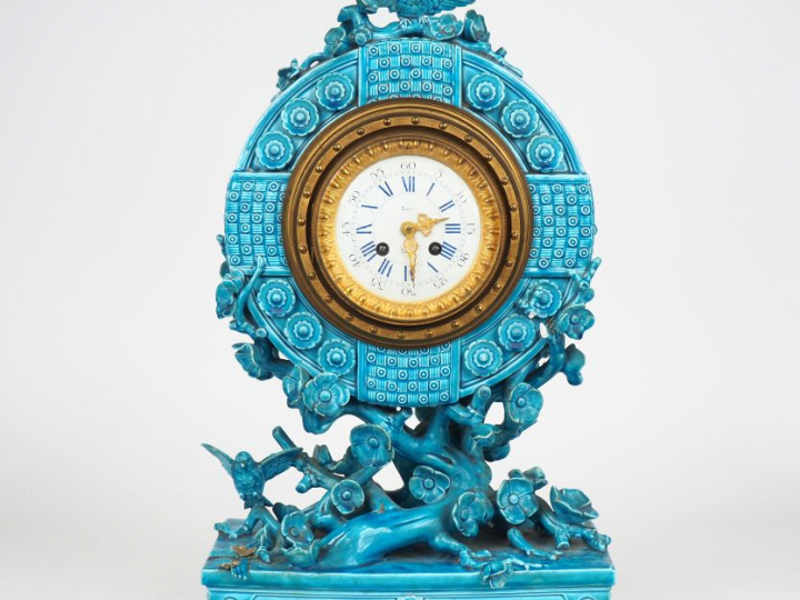 J. VIEILLARD à Bordeaux.  Pendule de cheminée en céramique bleu turquo