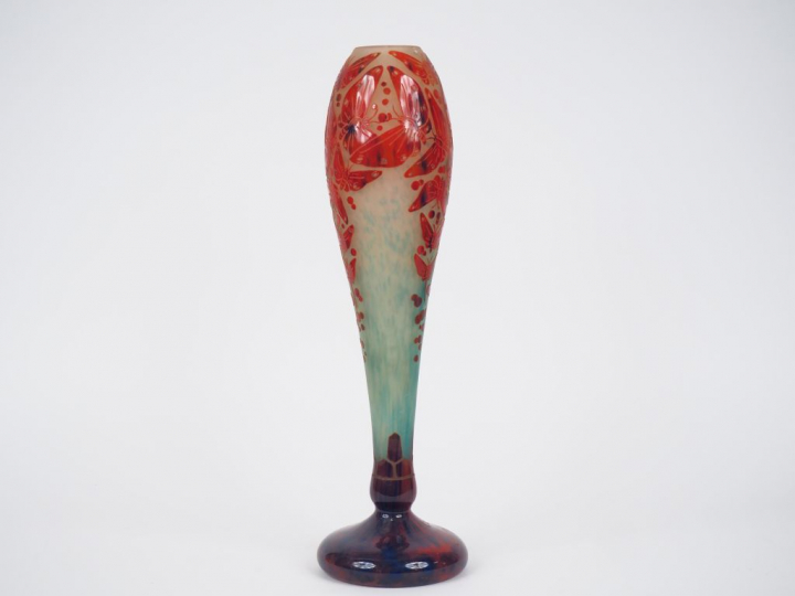 LE VERRE FRANCAIS. Vase ovoide "papillon"  Signé H. 46 cm (manque la b