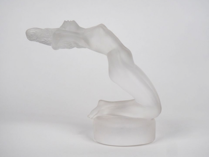 LALIQUE France. "la baigneuse" Sujet en cristal moulé  Signé H. 14 cm