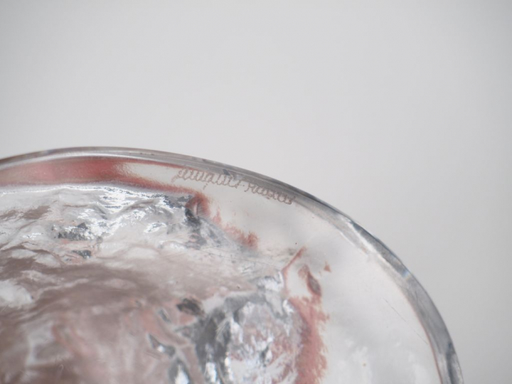 LALIQUE France.  "jeune fille nue" Sujet en cristal moulé Signé H. 24 