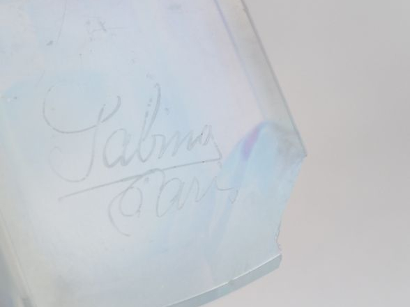SABINO. "pigeon" Sujet en verre opalescent Signé H. 12 x 10 cm (égrenu