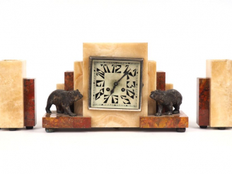 Vente aux enchères Garniture de cheminée Art Déco en marbre rose et albâtre, à décor de d