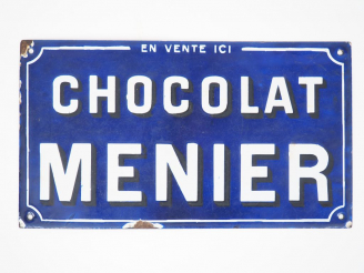 Vente aux enchères Plaque émaillée "Chocolat Meunier". Dim. 20 x 35,5 cm (petits éclats)