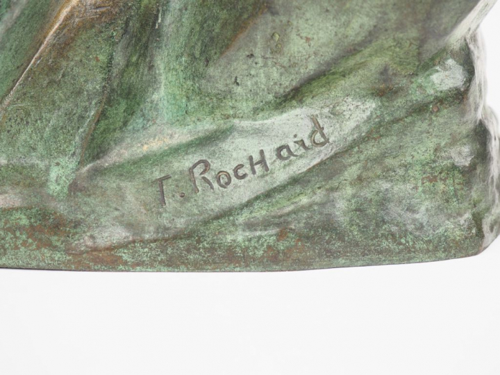 T. ROCHARD.  "le faon" Sculpture en bronze à patine brune et verte. Si