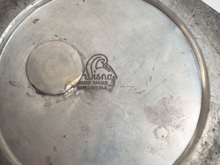 Lampe moderne en métal argenté. H. 54,5 cm