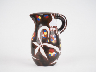 Vente aux enchères Jean LURÇAT. Pour Sant Vicens. Pichet en céramique polychrome, numérot