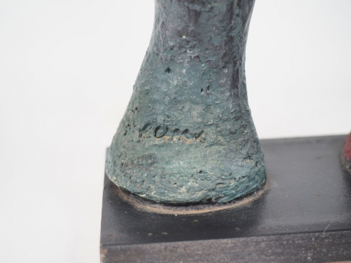 CAPRON.  "le coq" Sculpture en céramique polychrome. Signée H. 46 cm (