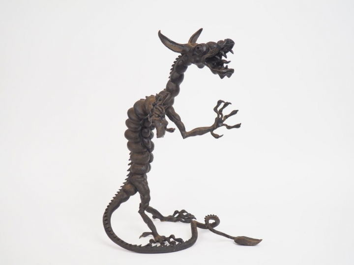 A. CLAVELL. "la chimère" Sculpture en fer. Signée H. 52,5 cm