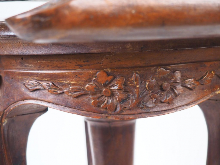 Tabouret Napoléon III en noyer mouluré et sculpté, assise tournante en