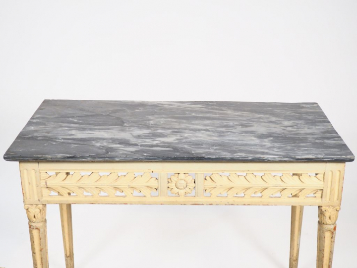 Console Louis XVI en bois laqué bicolore gris et blanc, ceinture ajour