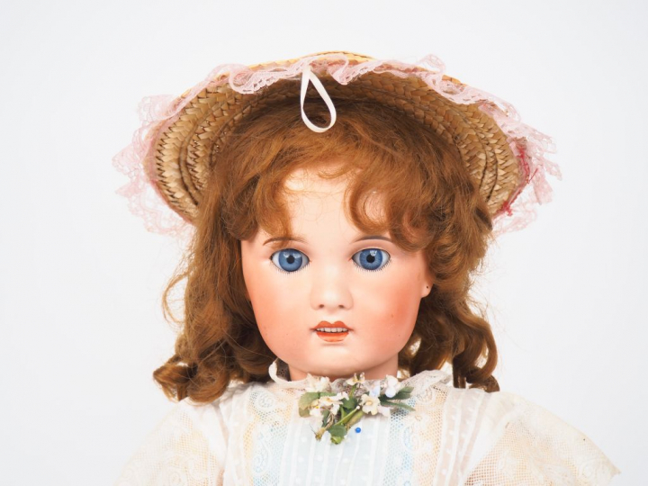 Poupée de fabrication française SFBJ Paris, taille 13, tête porcelaine