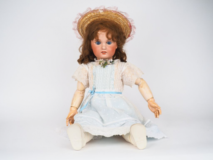 Poupée de fabrication française SFBJ Paris, taille 13, tête porcelaine