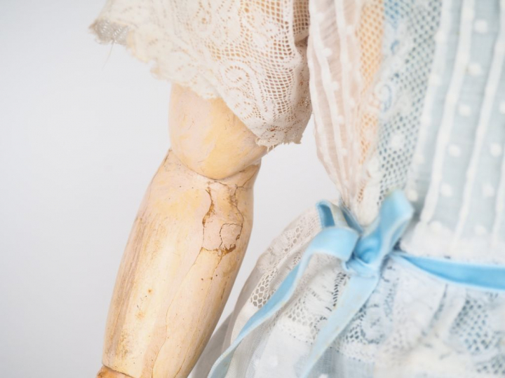 Poupée de fabrication française SFBJ Paris, taille 13, tête porcelaine