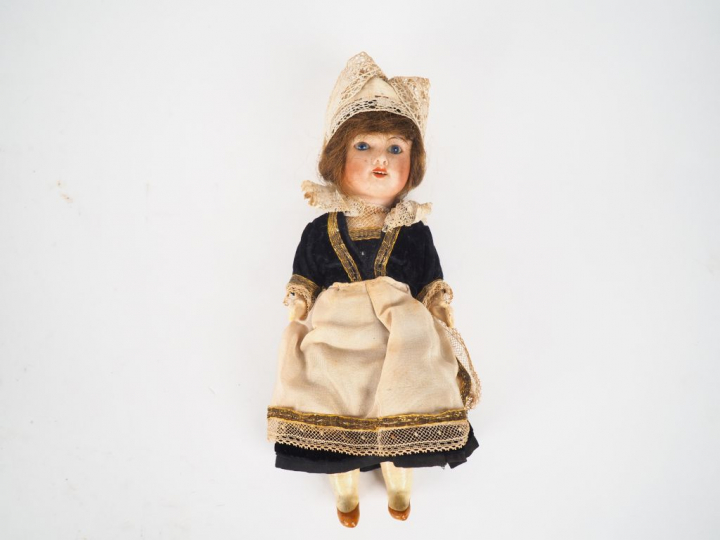 Petite poupée bretonne, tête SFBJ.