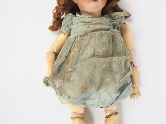 Poupée hybride de fabrication française, tête porcelaine SFBJ 301, cor