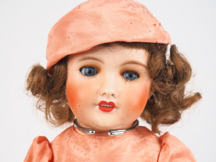 Poupée française de fabrication SFBJ moule 301, tête porcelaine, bouch