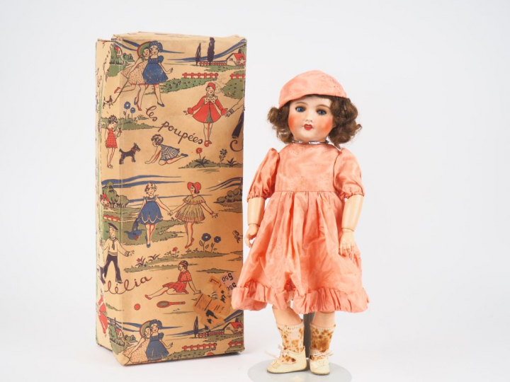 Poupée française de fabrication SFBJ moule 301, tête porcelaine, bouch