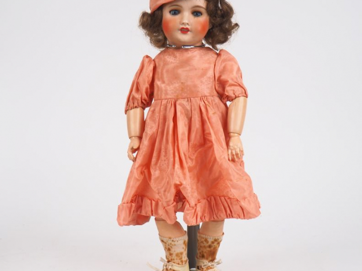 Poupée française de fabrication SFBJ moule 301, tête porcelaine, bouch