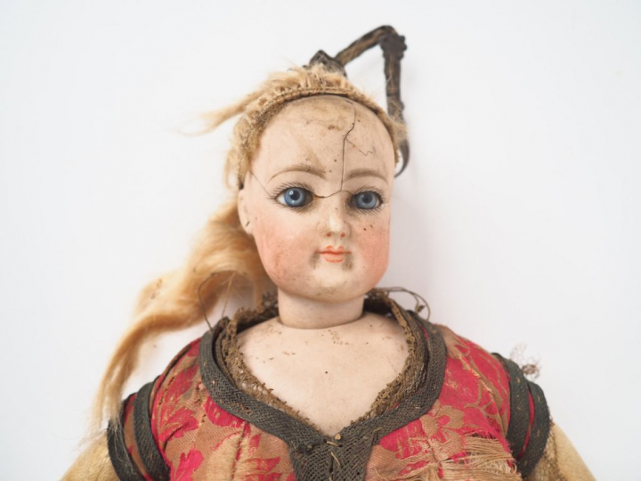 Poupée de fabrication française circa 1880 de marque FG, tête porcelai