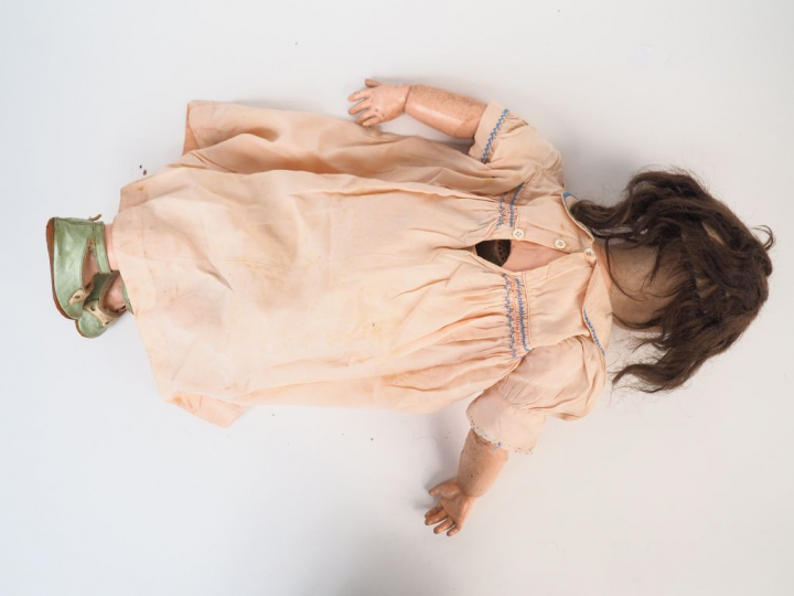 Poupée de fabrication française SFBL, moule 301, tête porcelaine circa