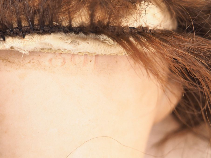 Poupée de fabrication française SFBL, moule 301, tête porcelaine circa