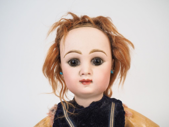 Poupée française circa 1890, tête porcelaine de fabrication Paris bébé