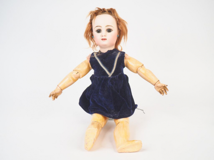 Poupée française circa 1890, tête porcelaine de fabrication Paris bébé