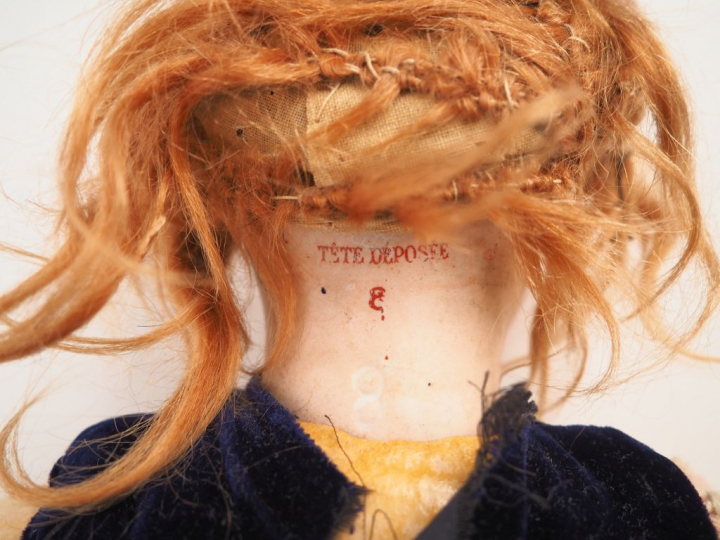 Poupée française circa 1890, tête porcelaine de fabrication Paris bébé