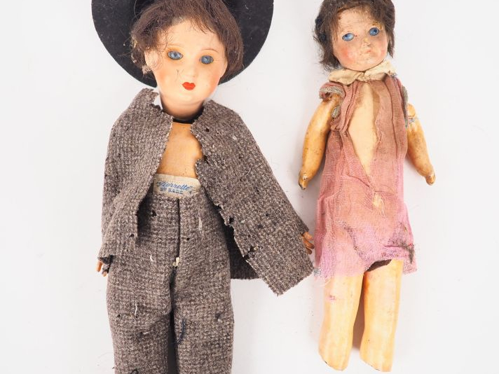 Lot de deux poupées en composition (accidents).