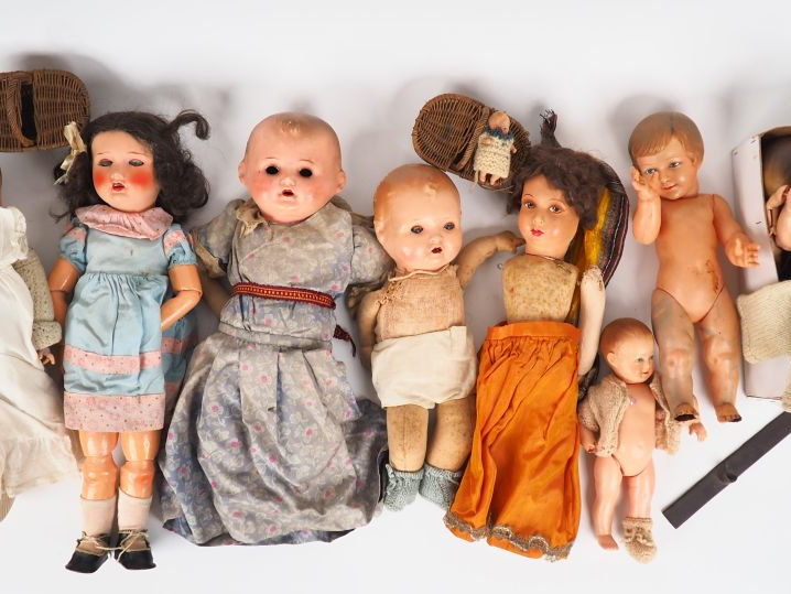 Ensemble de poupées et de baigneurs des années 20-30. (état d'usage)