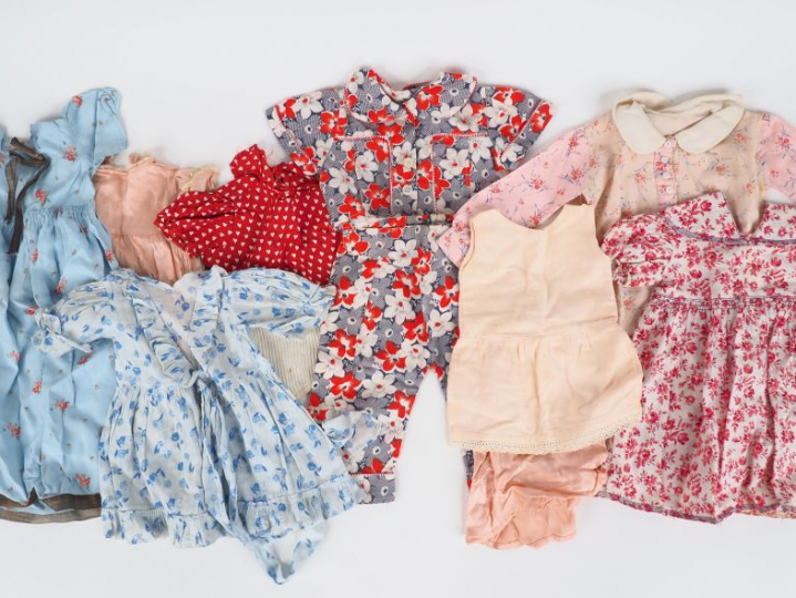 Lot de vêtements de poupée anciens des années 30 aux années 50 dont py