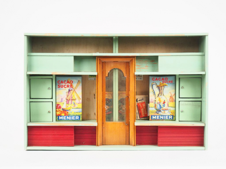 Lot de 2 épiceries anciennes garnies avec ses accessoires des années c