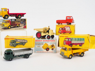 Vente aux enchères Lot de trois Dinky Toys en boîte d'origine ( boîte en mauvaise état et