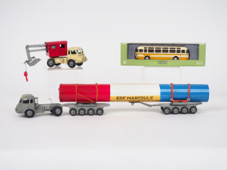 Vente aux enchères CIJ, 2 miniatures (état d'usage), comprenant :  - Camion EDF Marcoule 