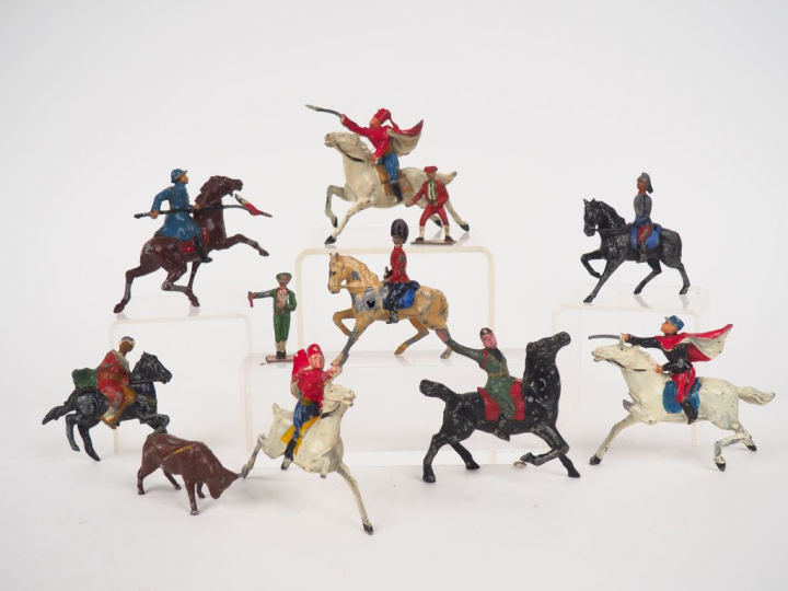 Lot de figurines de plomb creux en état d’usage avec accident dont cer