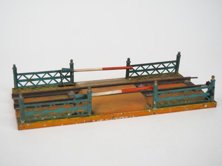 Bing Echel I, passage à niveau à manivelles.