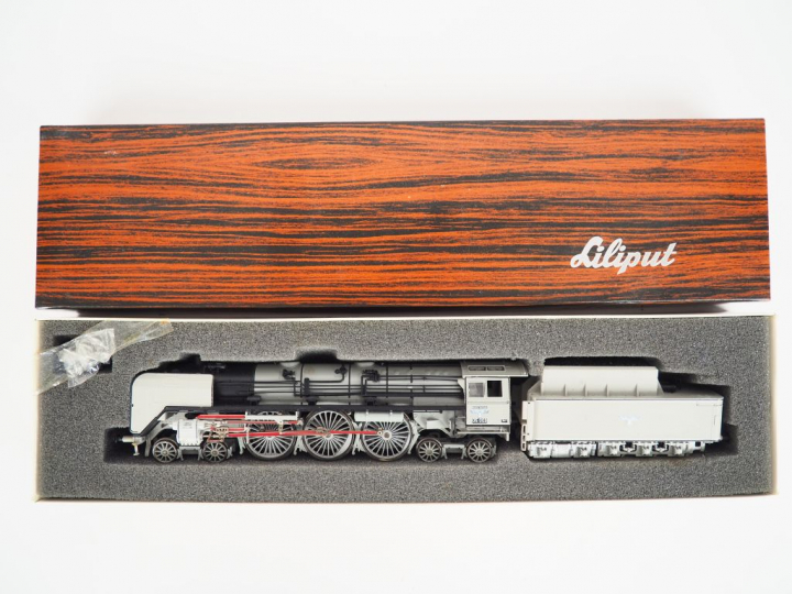 LILIPUT HO Matériel roulant en très bel état locomotive vapeur type 23