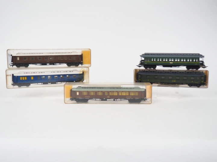 Lot de voitures voyageurs à lanterneau CIWL de marque Liliput on y joi