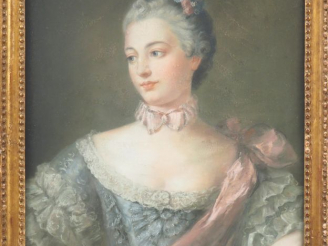Vente aux enchères Ecole française XVIIIème. "Portrait de jeune fille au nœud de ruban". 