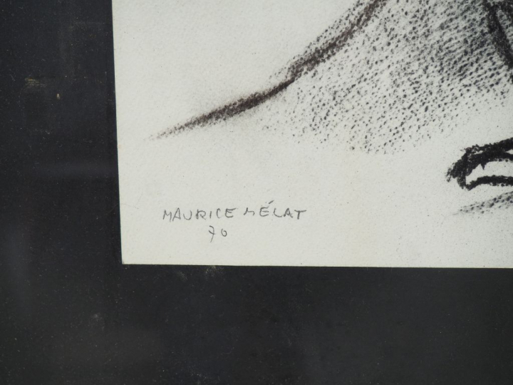 Maurice MELAT. "Jeune fille accroupie". Dessin signé en bas à gauche e
