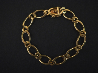 Vente aux enchères Bracelet souple en or jaune, maille cheval stylisée.  Long. 17 cm Poid