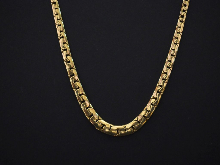 Collier souple en or jaune, maille haricot en chute.  Long. 49 Poids. 