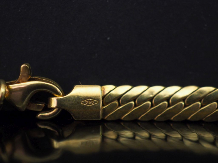 Collier souple en or jaune, maille anglaise.  Long. 43 cm Poids. 11,72